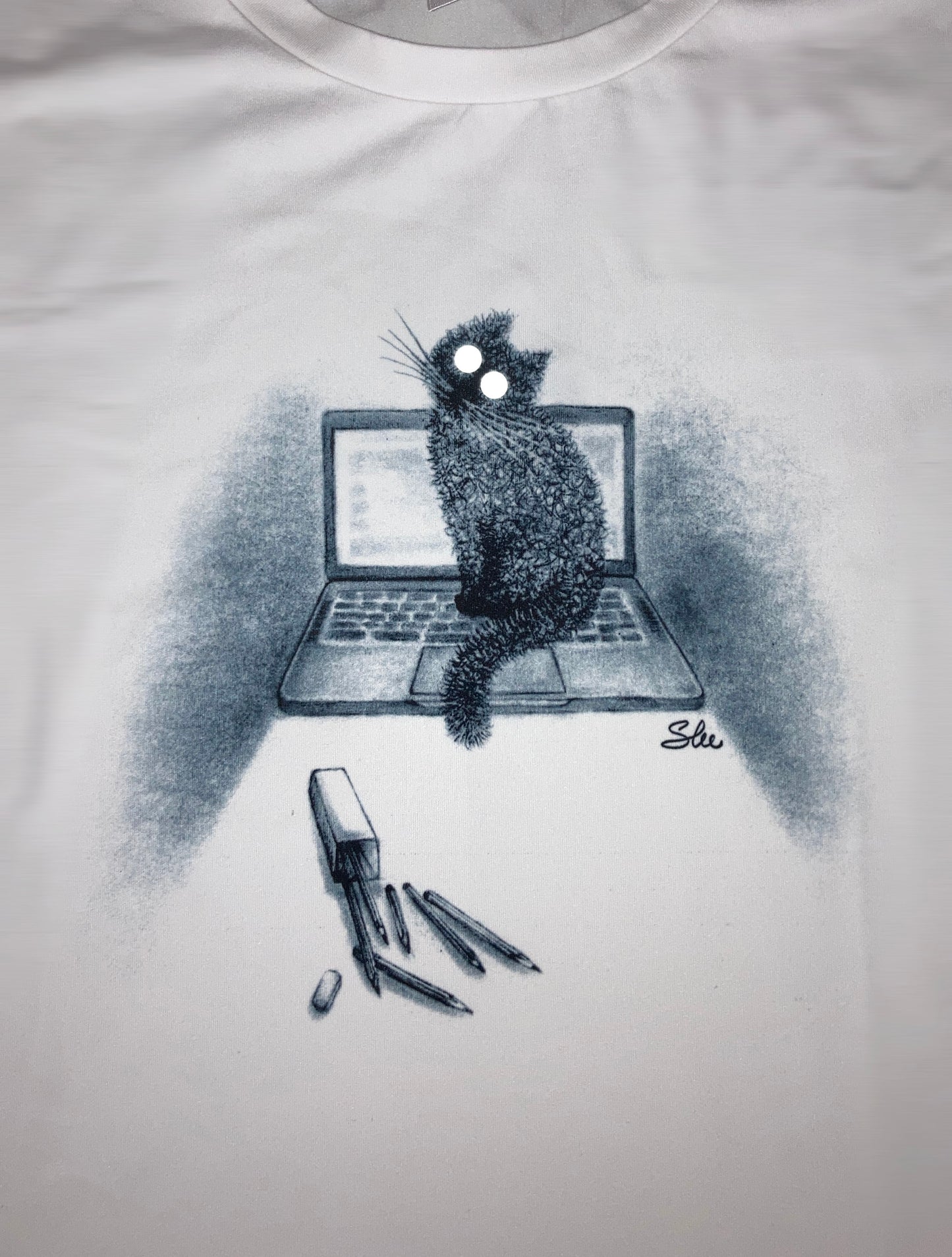 Woman T-shirt - Cat on the laptop